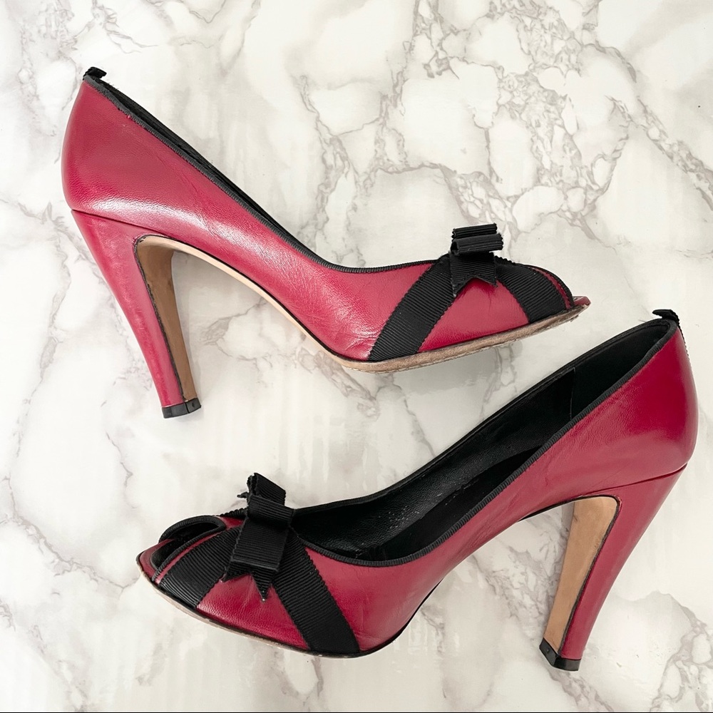 Marc Jacobs red/black peep toe bow pumps size 39